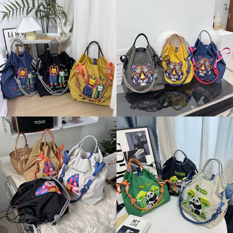 حقيبة كتف نسائية من النايلون مع تطريز - Image 1