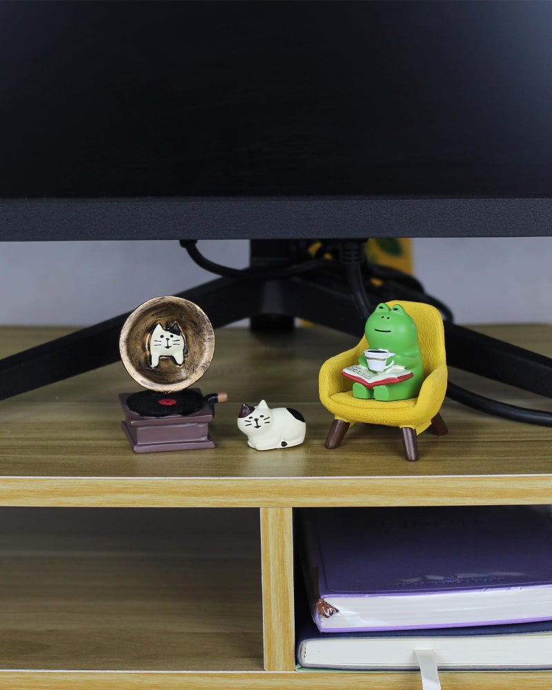 Mevodeata Cute Mini Frog Figurine with Small Sofa Resin Frog Figure for Office Home Decor - Cute Frog Gift for Frog Lovers - Image 3