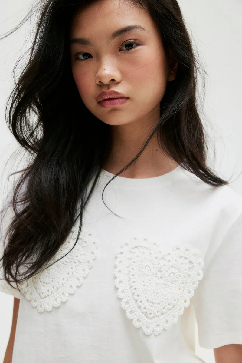 اتش اند ام تي-شيرت مزخرف