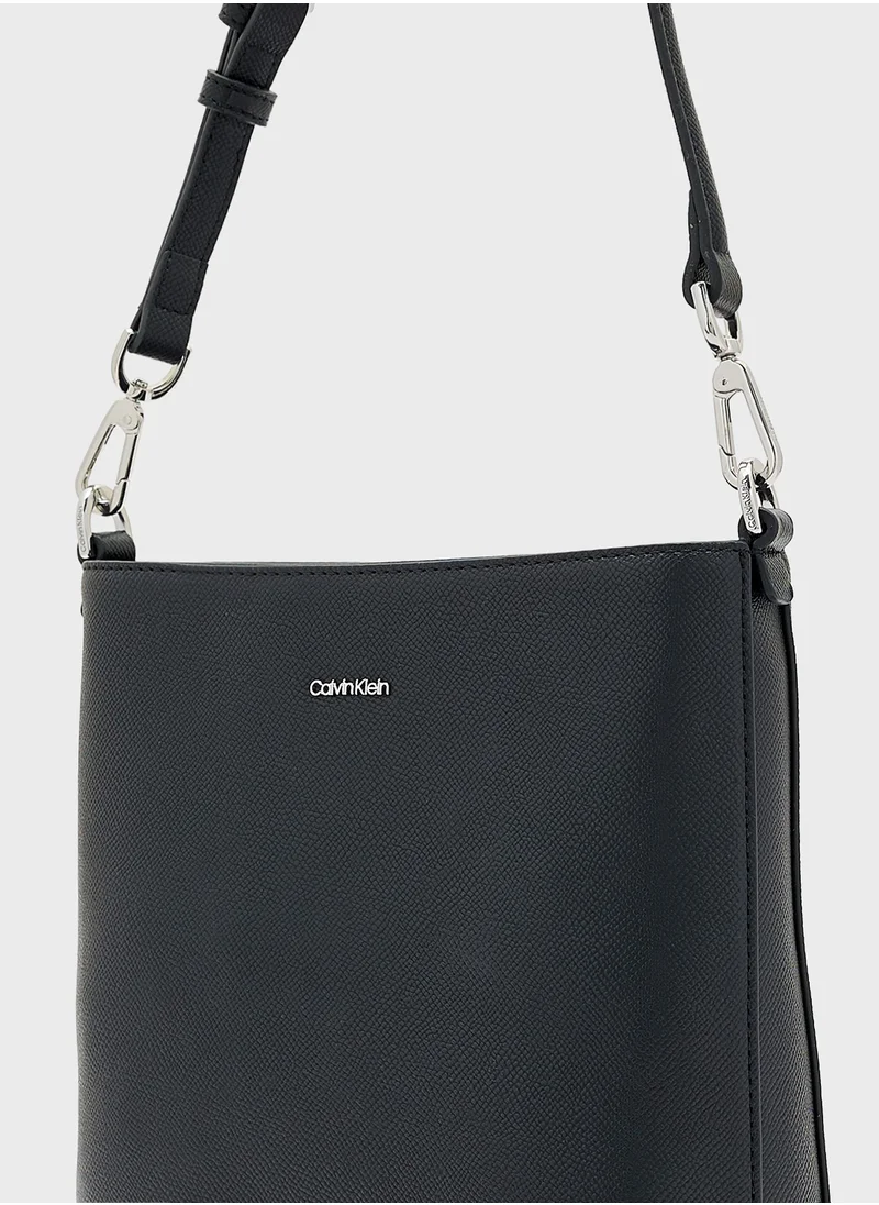 كالفن كلاين Must Small Bucket Crossbody