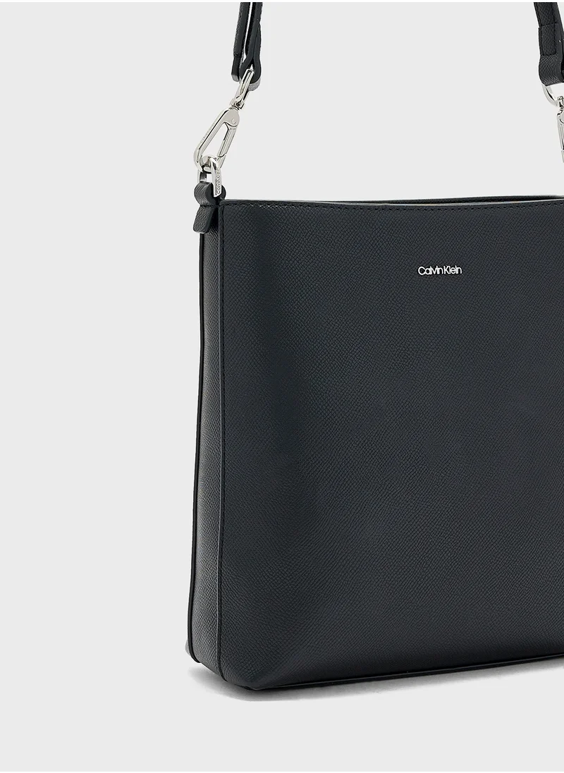 كالفن كلاين Must Small Bucket Crossbody