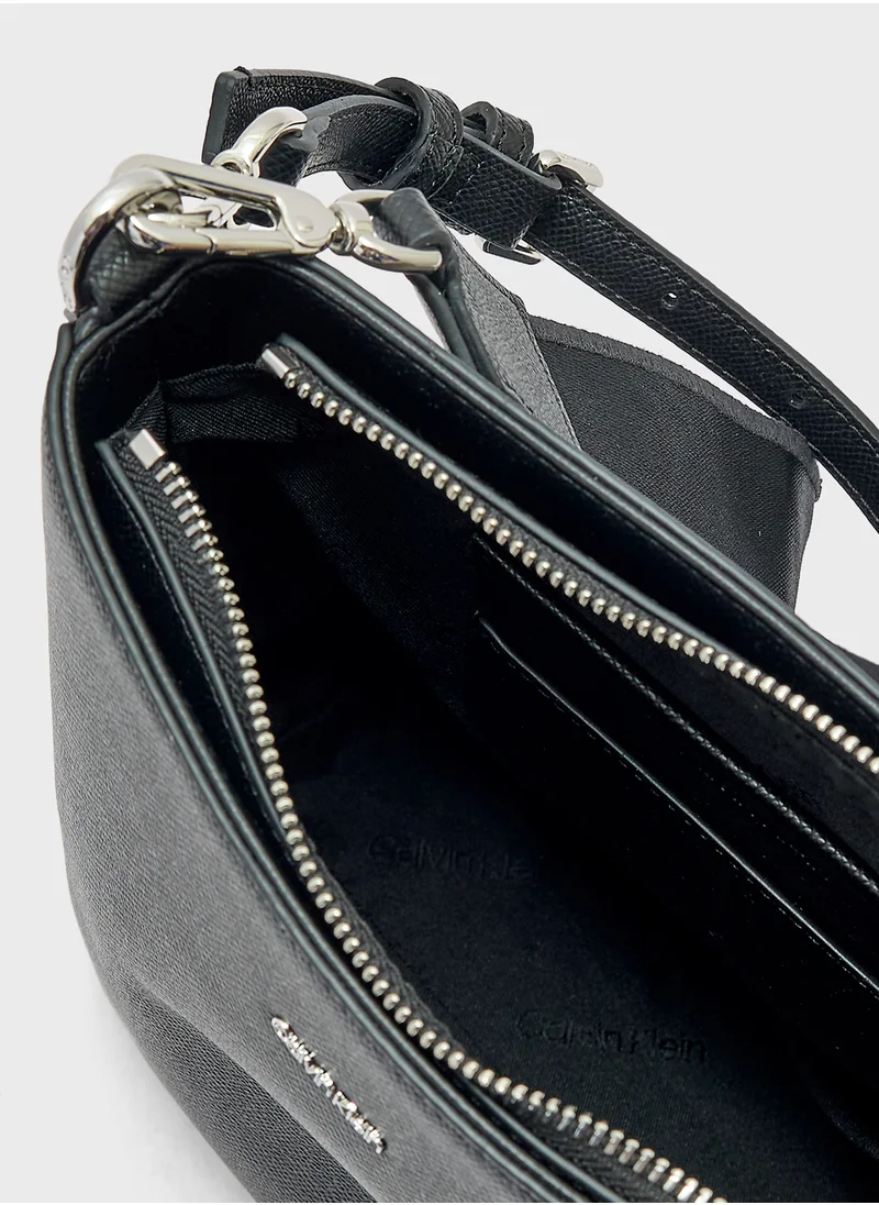 كالفن كلاين Must Small Bucket Crossbody