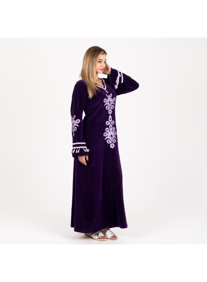 زيكوتكس  عباية نسائية طويلة قطيفة مطرزة من زيكوتكس باللون البنفسجي الداكن - Image 4