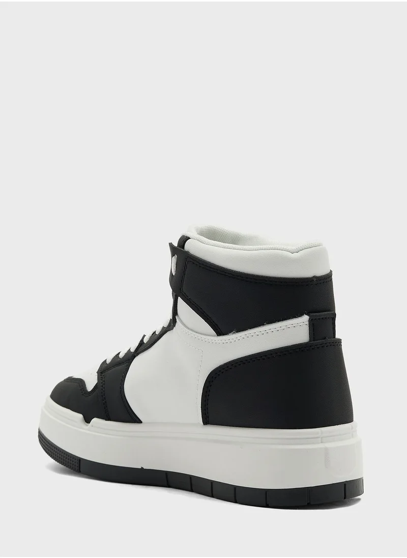ترافل من نمشي Platform High Top Court Sneaker