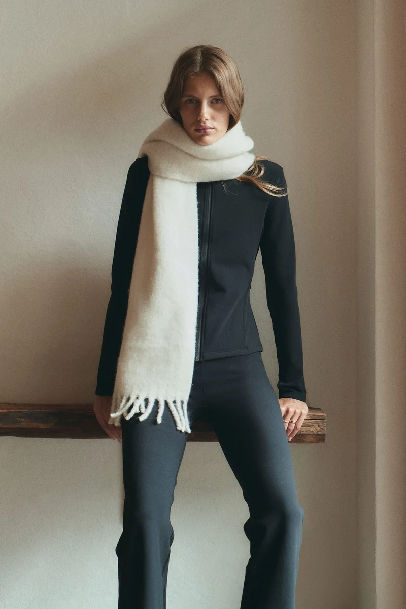 اتش اند ام لغينغز رياضي واسع من نسيج ثيرمو موف™