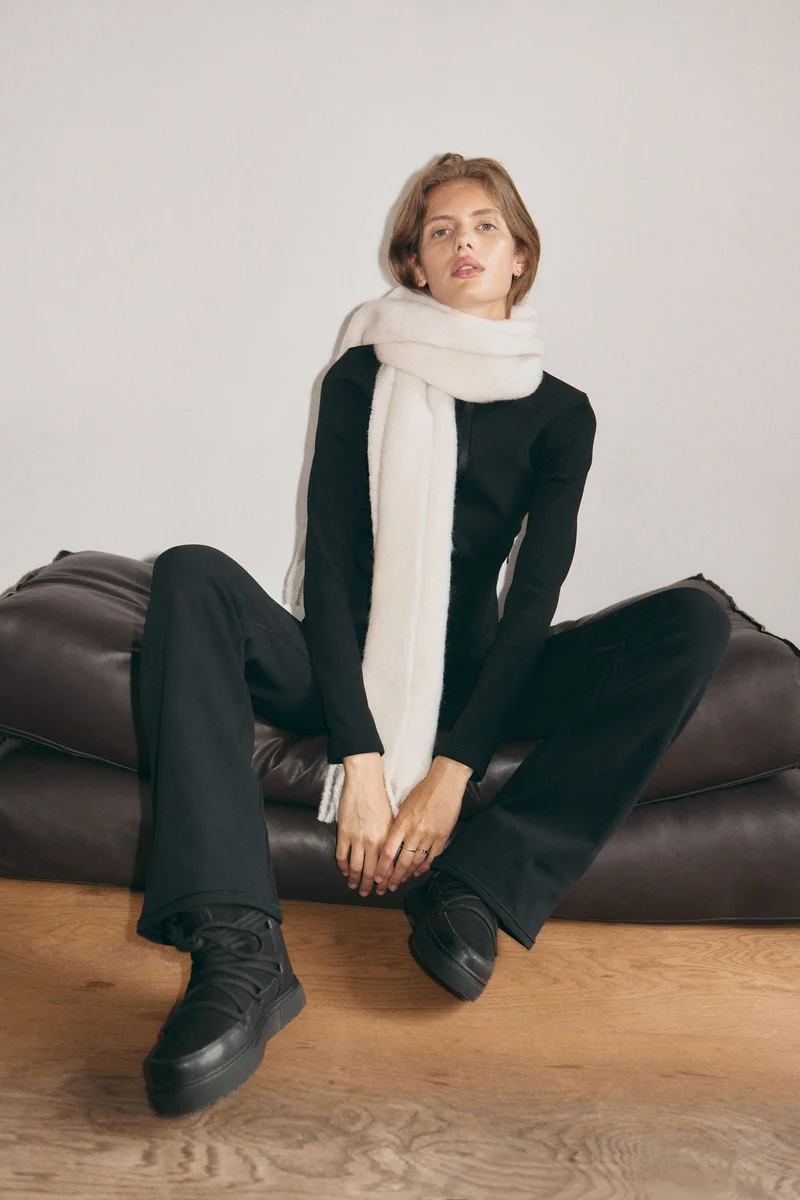 اتش اند ام لغينغز رياضي واسع من نسيج ثيرمو موف™