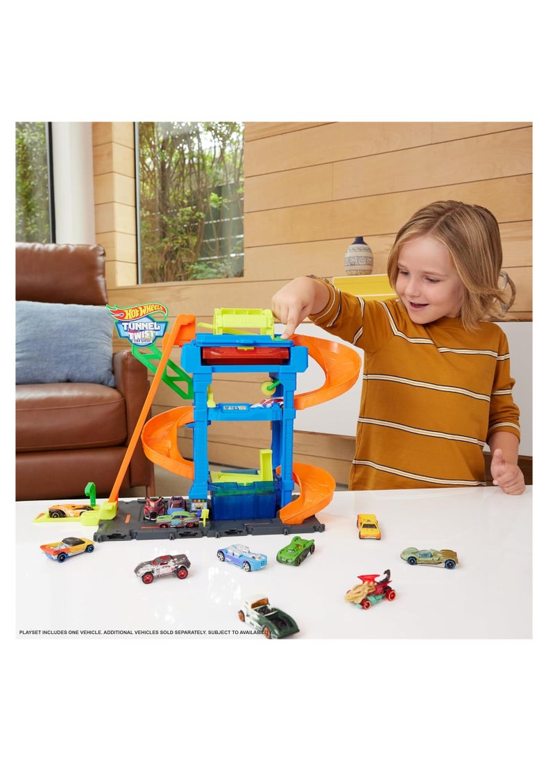 Hot Wheels - Tunnel Twist Car Wash & Color Shifters Vehicle in 1:64 Scale - Image 1