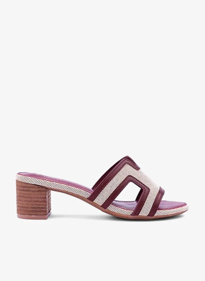 Cuple Elegant heel slippers designed for a chic look.