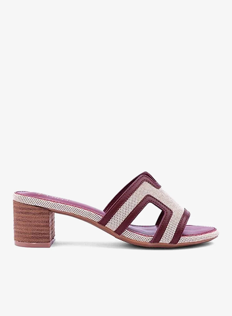Cuple Elegant heel slippers designed for a chic look.