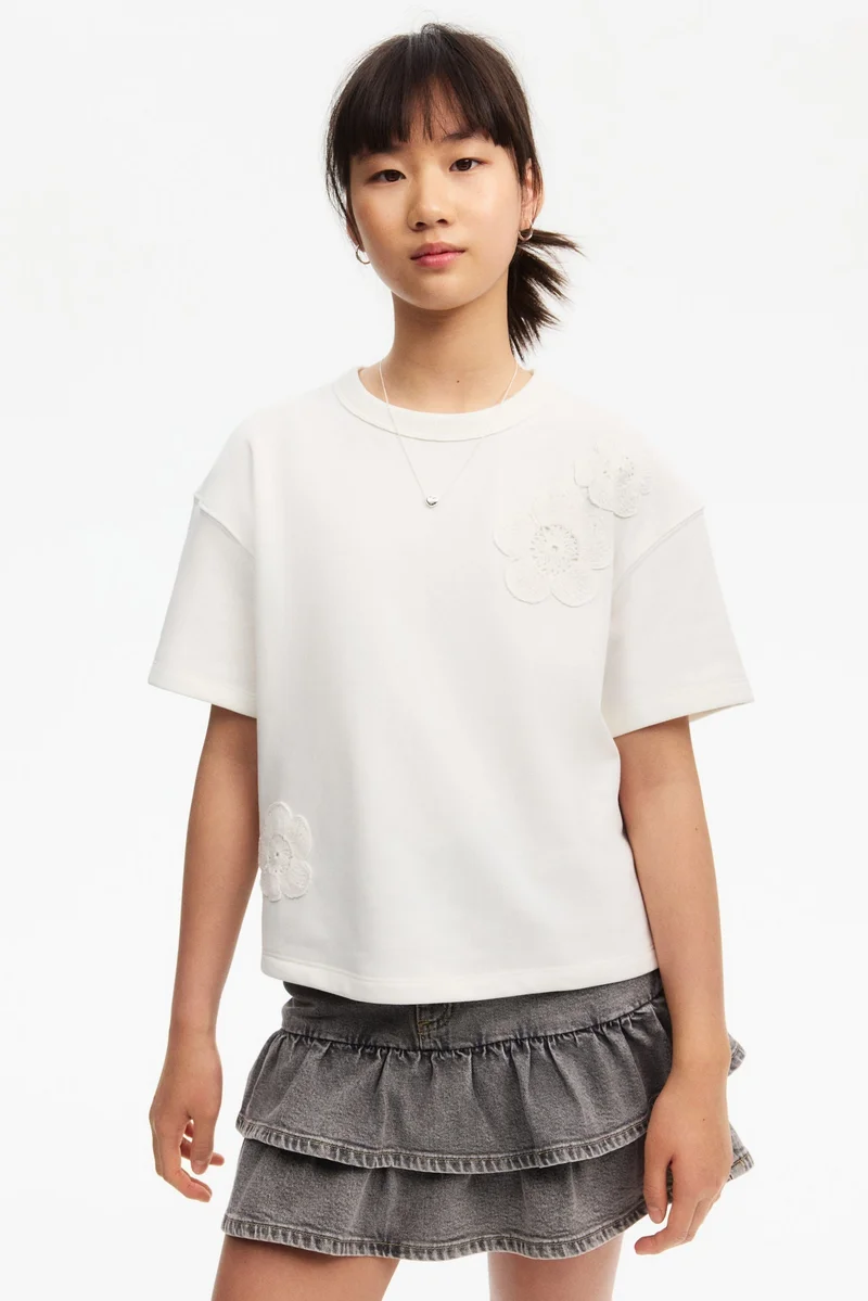 اتش اند ام تي-شيرت بتفاصيل زخرفة