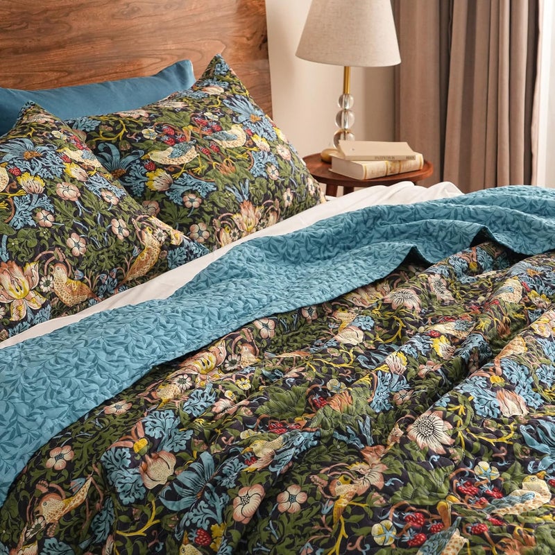 PHF طقم لحاف مزخرف بالأزهار من PHF بحجم كوين، 3 قطع، قابل للعكس وخفيف الوزن، غطاء سرير لجميع الفصول، طقم بياضات سرير بوهيمي فائق النعومة 90" x 96" مع 2 غطاء وسادة، فراولة - Image 4