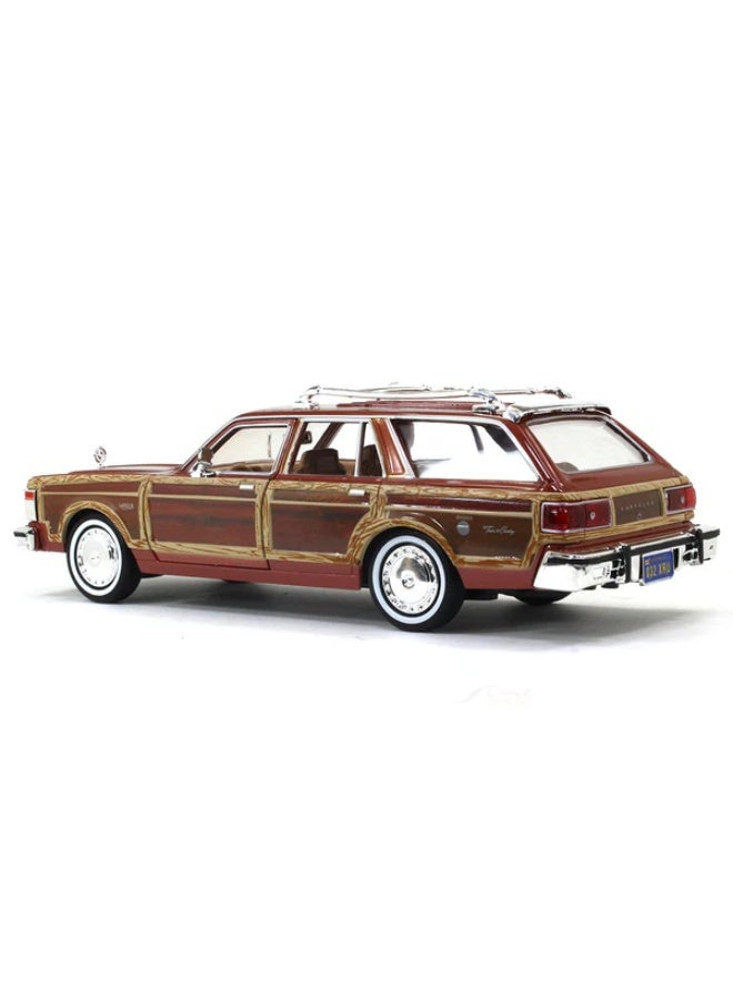 Motormax 1979 Chrysler LeBaron Town & Country Die-Cast Model Car â€“ 1:24 Scale - Image 3