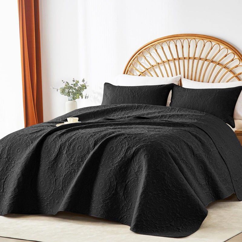 Wuruibo Black Quilt Set King/Cal King Size  Embossing Microfiber Bedspreads With Pillow Sham  Ligthweight Breathable Thin Coverlet  Reversible Bedding Set For All Season (1 Quilt  2 Pillow Shams) - Image 2