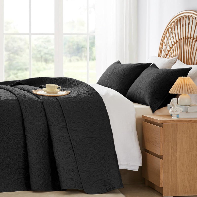 Wuruibo Black Quilt Set King/Cal King Size  Embossing Microfiber Bedspreads With Pillow Sham  Ligthweight Breathable Thin Coverlet  Reversible Bedding Set For All Season (1 Quilt  2 Pillow Shams) - Image 3