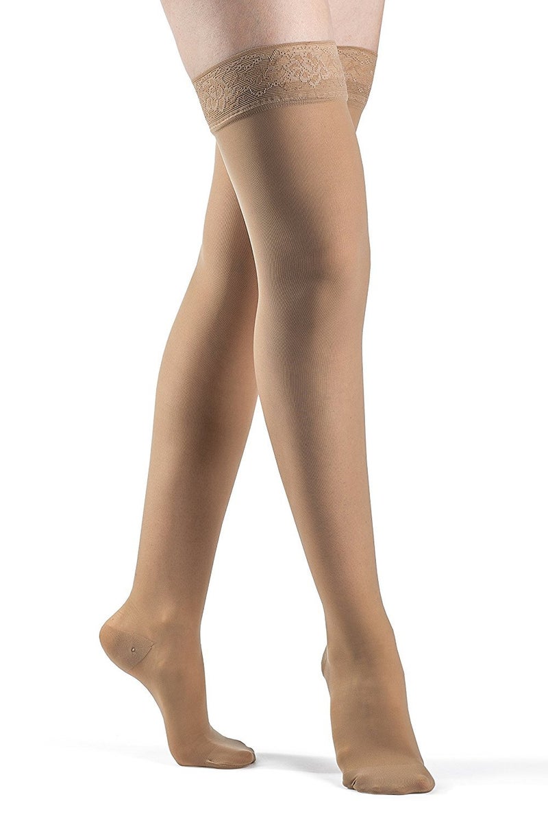 سيحفاريس Sigvaris Womens Style Sheer 780 مغلقًا في فخذ الفخذ ث/قبضة أعلى 20-30 مم - Suntan - متوسطة قصيرة - Image 1