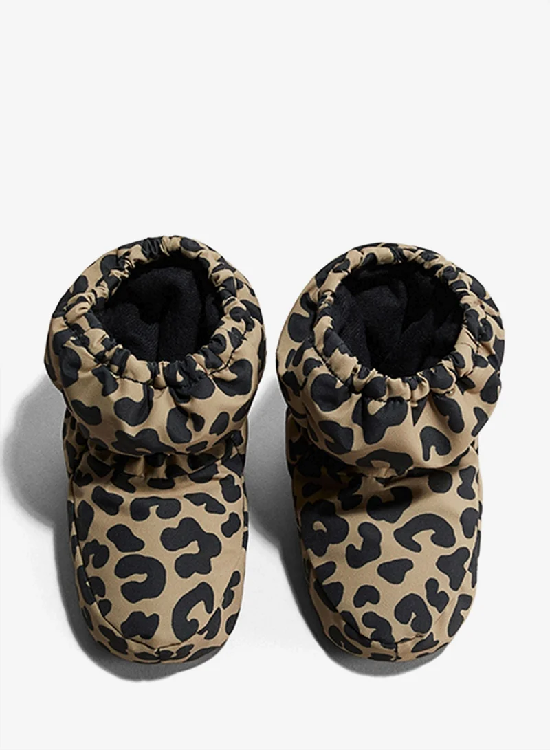 اتش اند ام حذاء ناعم للأطفال بتصميم مقاوم للماء