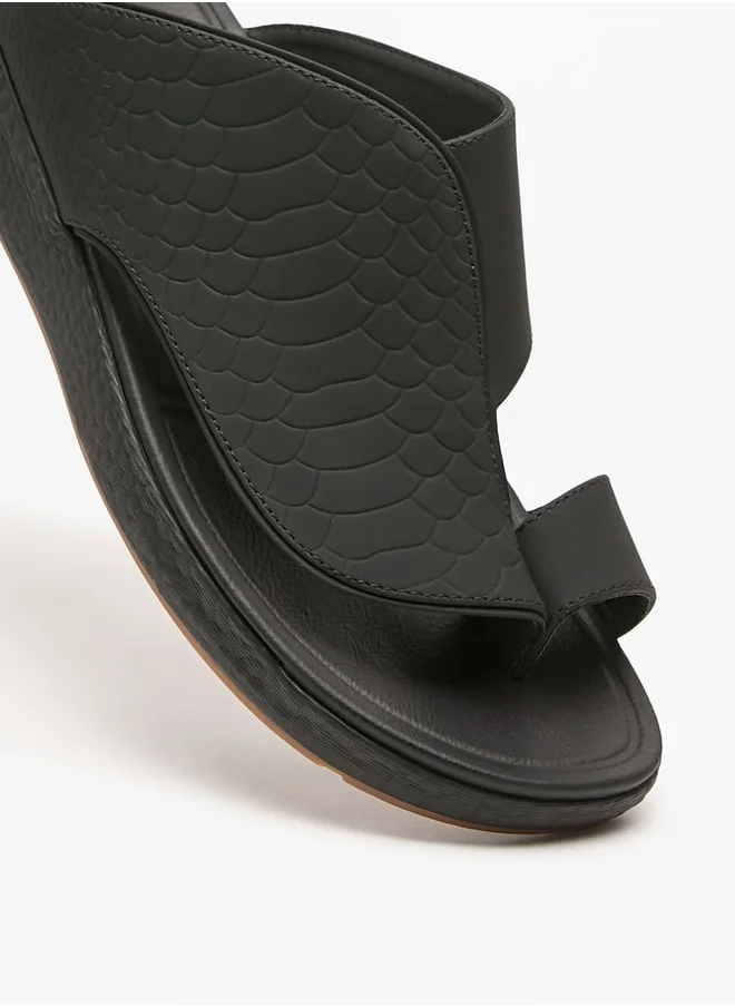 لو كونفورت Men's Textured Slip-On Arabic Sandals