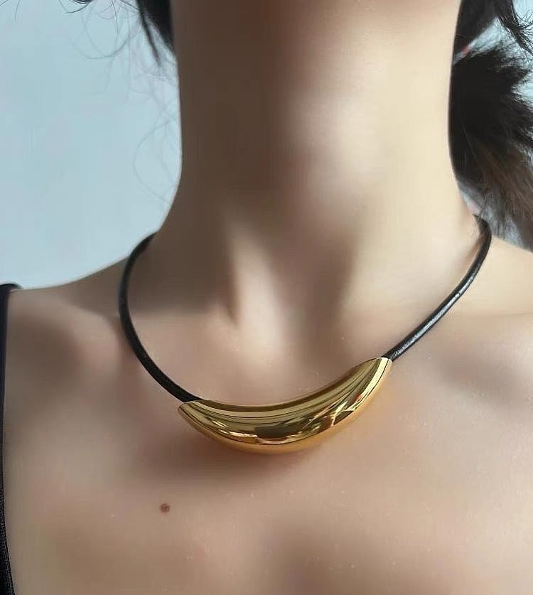 Sleek Titanium Steel Choker Necklace for Women Gold-Black Leather Rope Light Column Elbow Necklace 