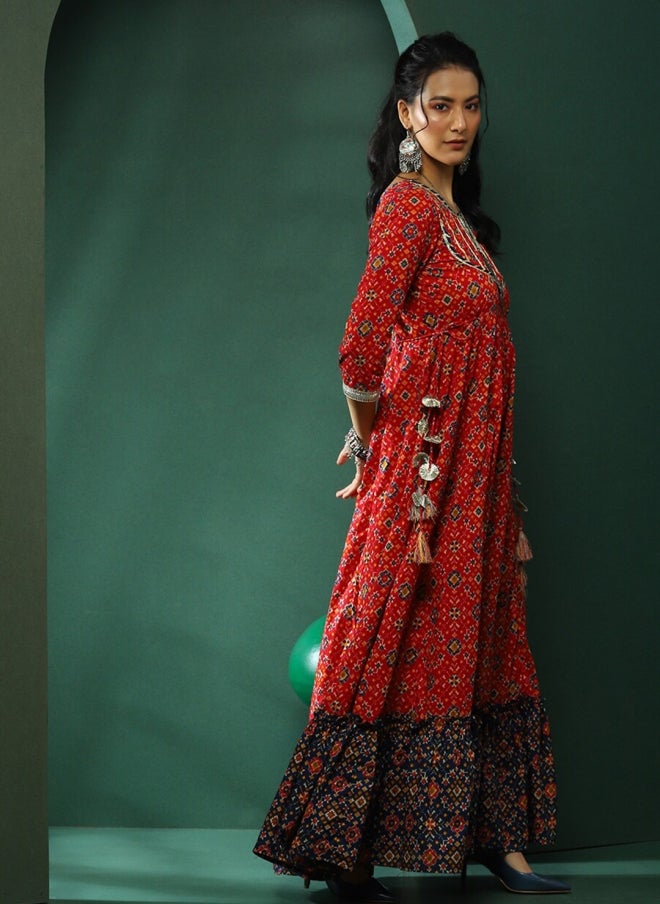 أيه كيه إس فستان ماكسي بطبعة زهور حمراء للنساء - Image 4