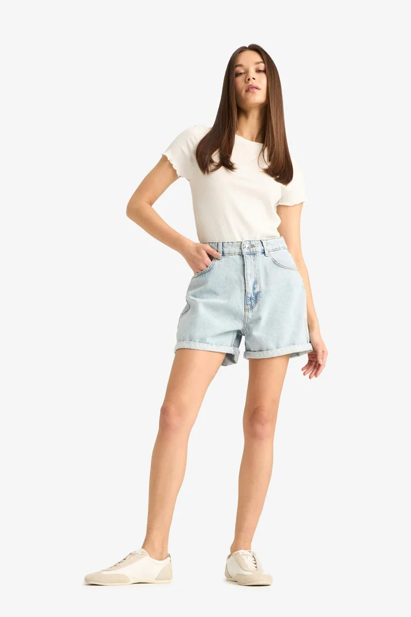 ديفاكتو Mom Fit Denim High Waist Shorts