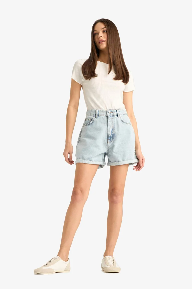 ديفاكتو Mom Fit Denim High Waist Shorts