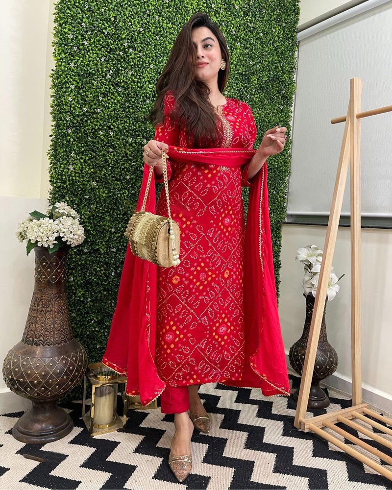 جو سريكي كورتا مستقيمة مطبوعة ببنداني من GoSriKi مع بنطال ودوباتا (توراي-ريد-GS_3XL_Red_XXX-كبيرة) - Image 1