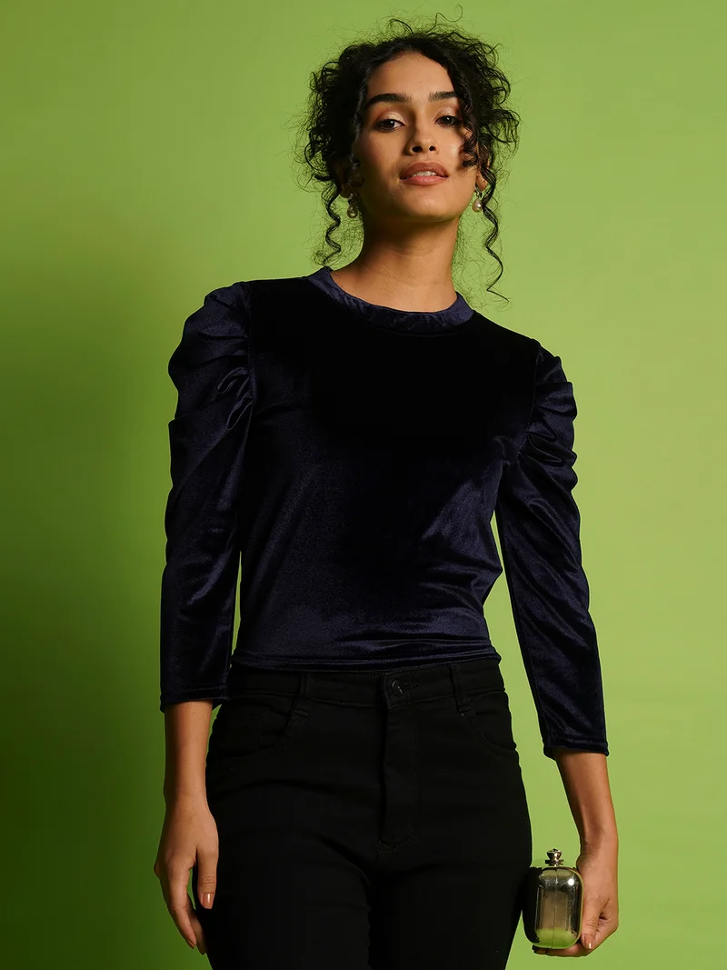 جلو باص بلوزة نسائية بياقة مستديرة وأكمام منفوشة من جلوبس