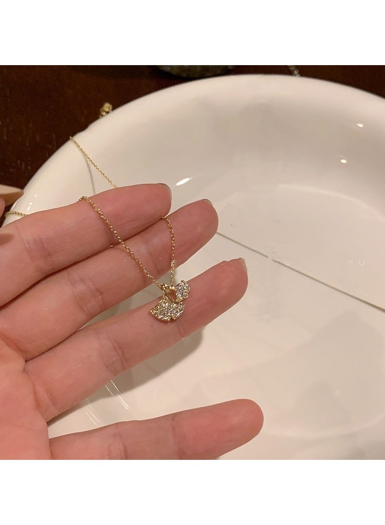 Necklace for Girls ,Women's Necklace Gewellery Fashion Temperament Collarbone Chain Suitable for Party Wear, Gifts for Family Friends Classmates (Gold)  - Image 3