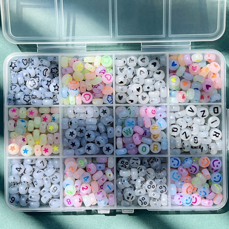 Box Of 600pcs Glow In The Dark Acrylic Beads Set For Jewelry Making - Image 1