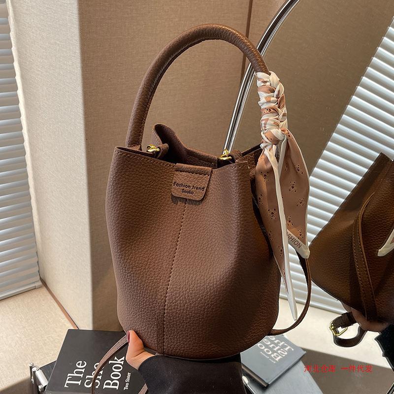 New Women'S Bag Retro Niche New Crossbody Bag Versatile Handheld Bucket Bag Black - Image 2