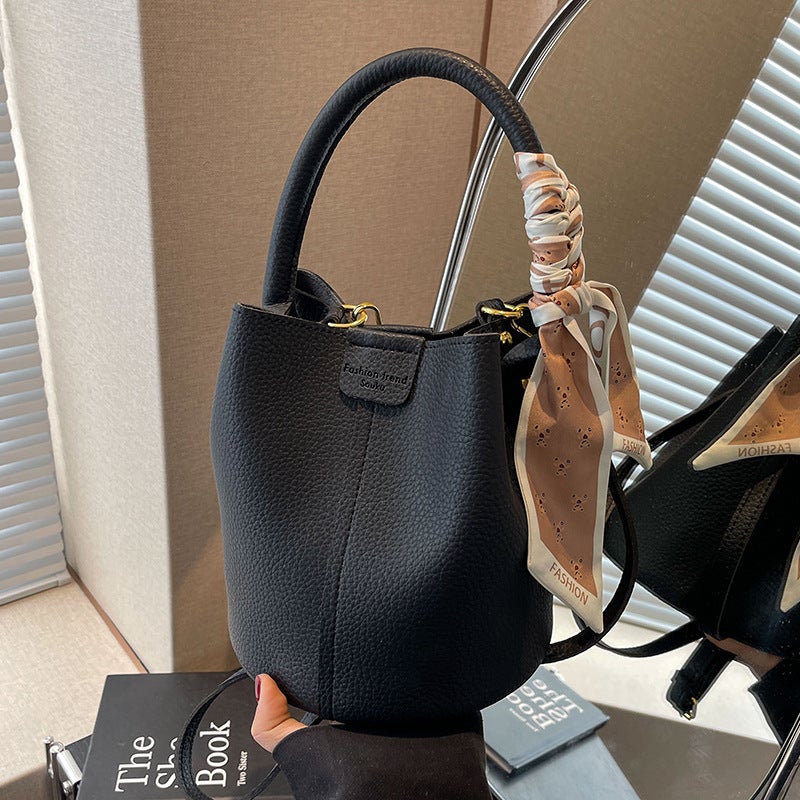 New Women'S Bag Retro Niche New Crossbody Bag Versatile Handheld Bucket Bag Black - Image 1