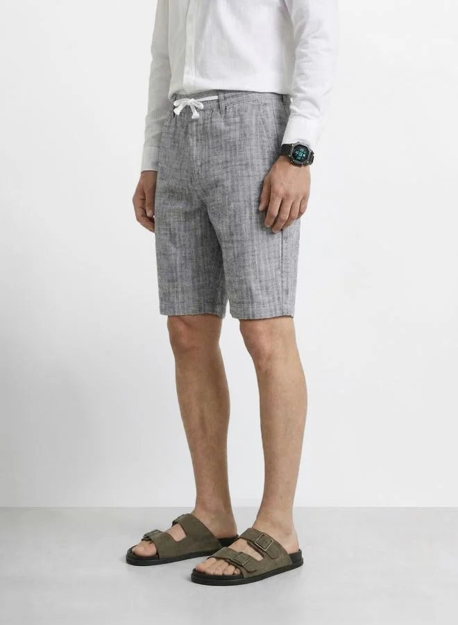 ذا انديان كراج كو Men Regular Fit Solid Cross Pocket Mid-Rise Shorts