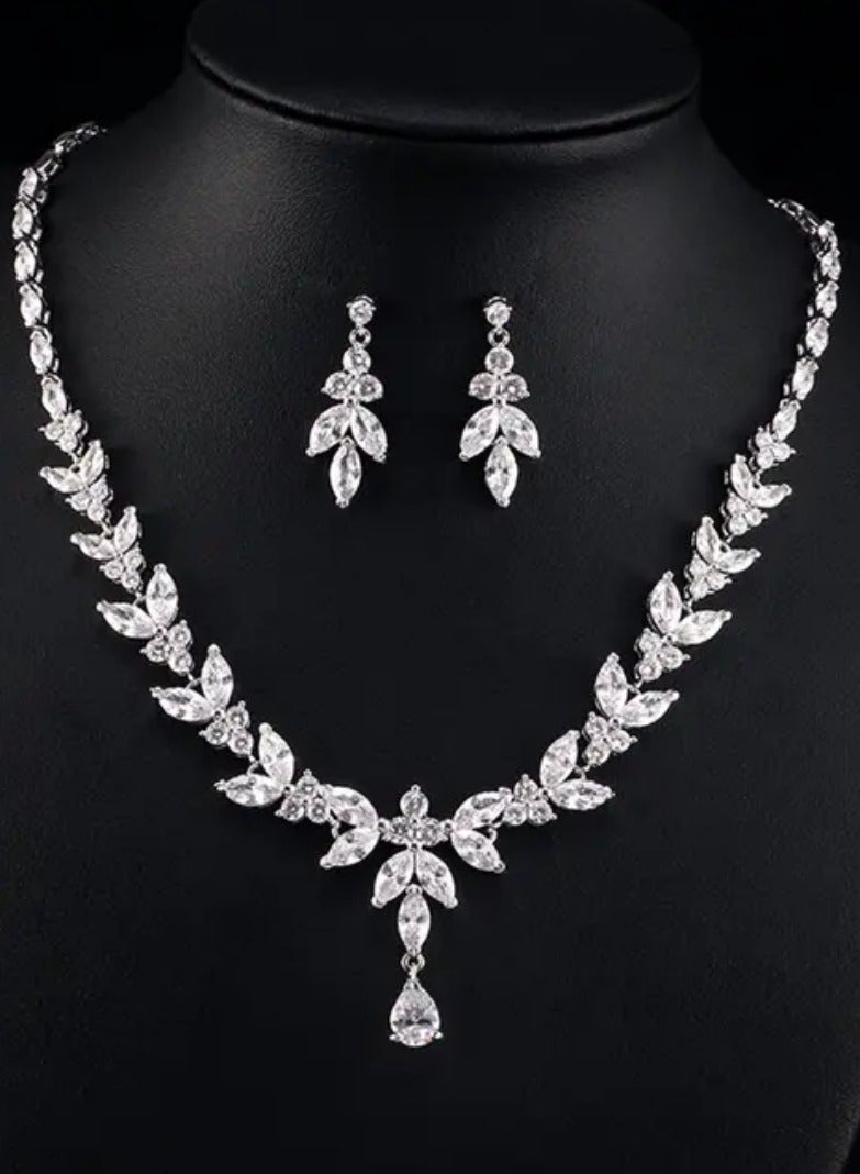 جولاري طقم عقد زركونيا الأنيق - Image 1