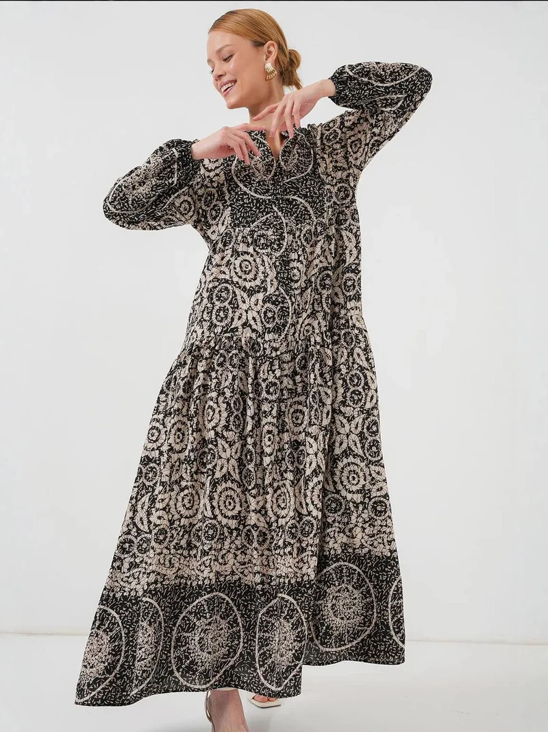 بيغ دارت فستان ماكسي بياقة على شكل حرف  بنقوش