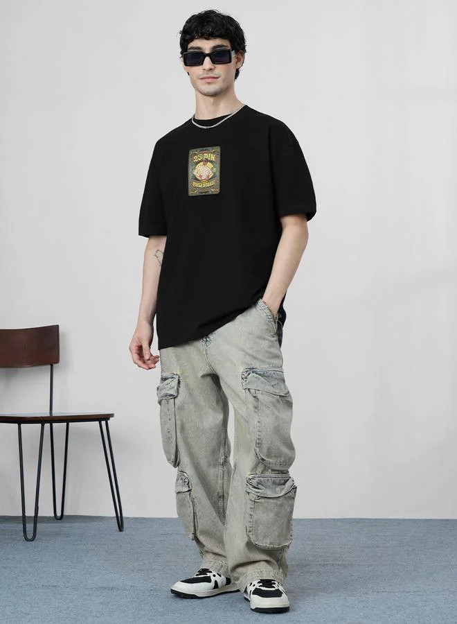 ذا سوليد ستور تيشيرت فضفاض بطبعة جرافيك لاكشمي شيت