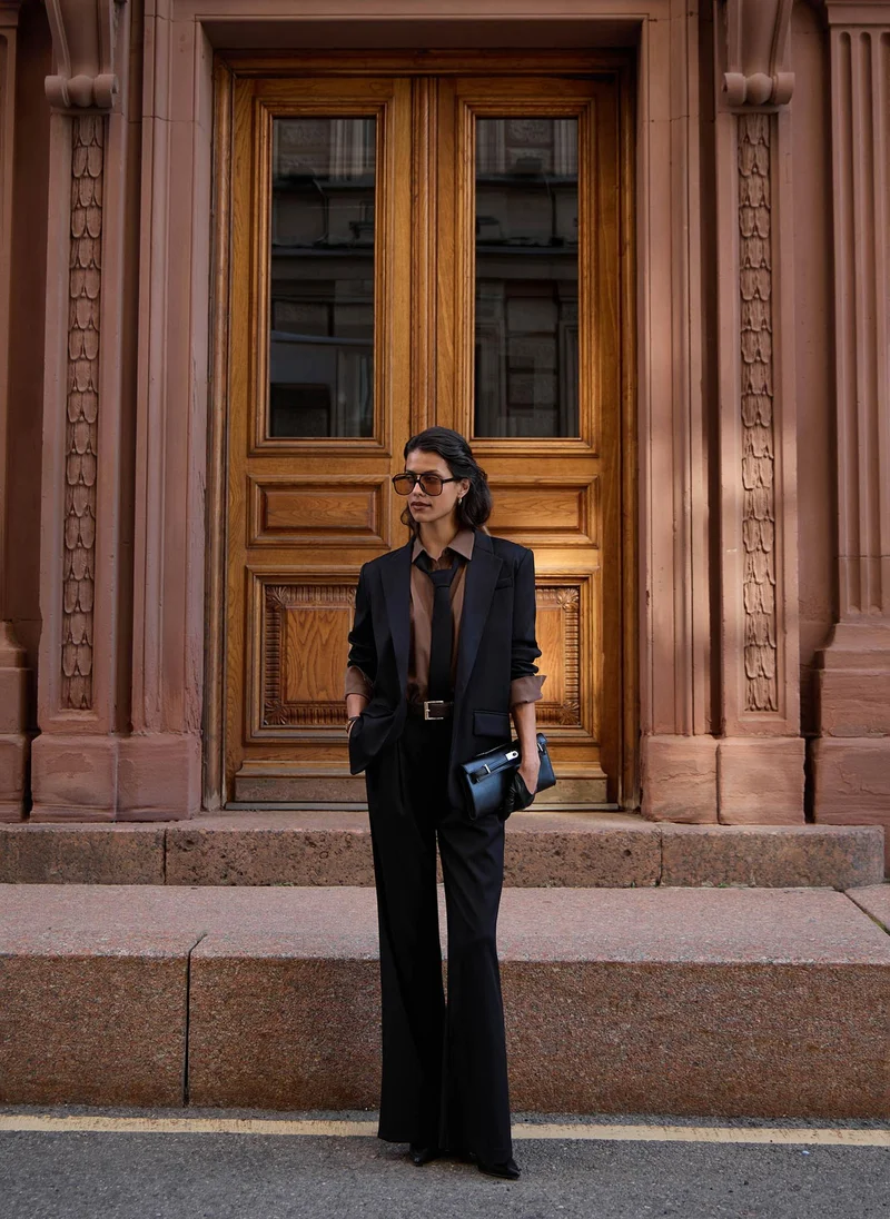 ليتشي بنطال واسع