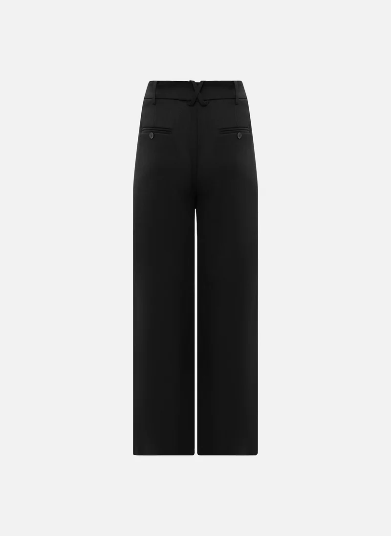 ليتشي بنطال واسع