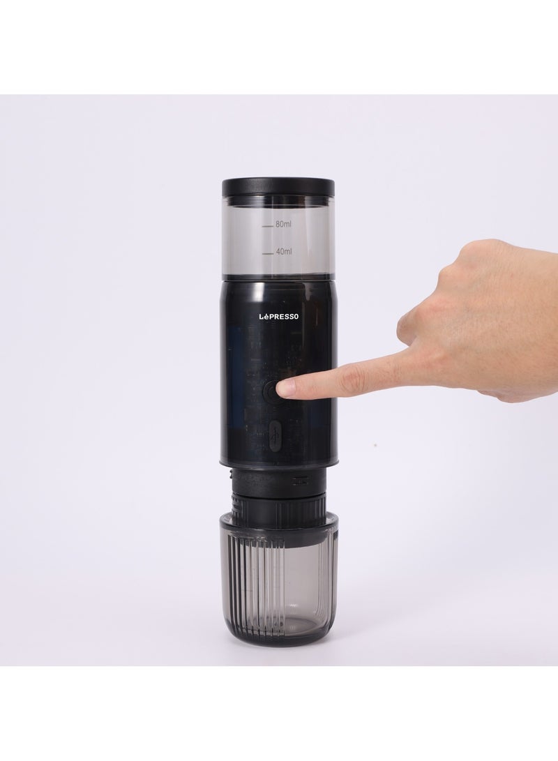 ليبرسو ماكينة صنع قهوة إسبريسو محمولة 80 مل بقوة 15 بار مع شاشة رقمية بقوة 135 وات / أكياس وكبسولات متضمنة / استخلاص بالتسخين / كبسولات ومساحيق / استخلاص مباشر / ماكينة صنع قهوة محمولة / مادة الفولاذ المقاوم للصدأ بدرجة الغذاء - أسود - Image 4