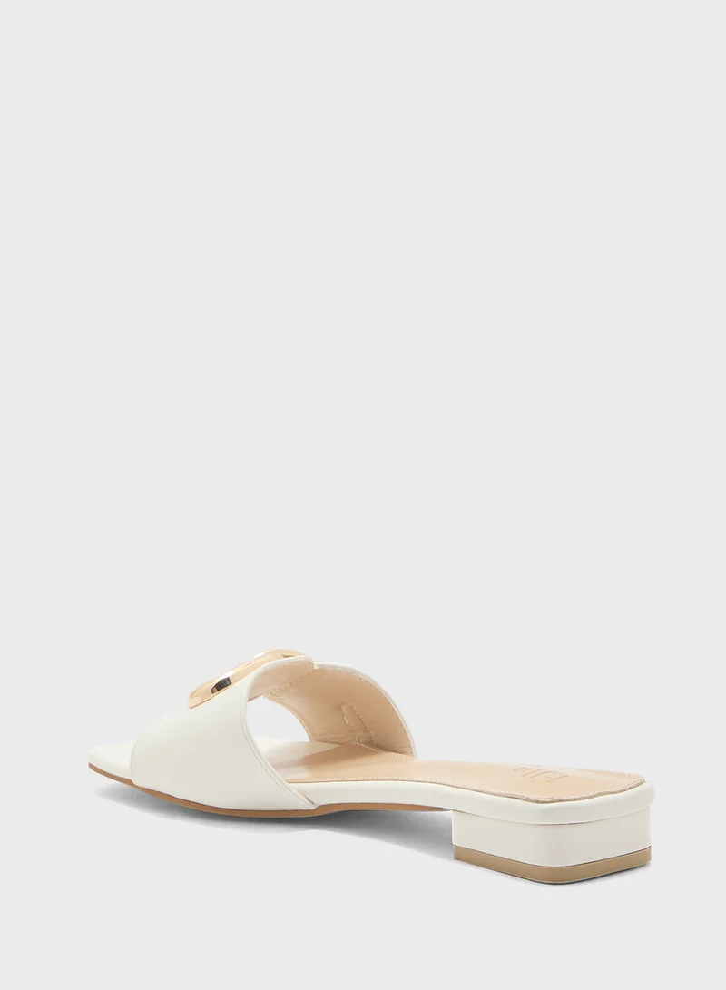 ELLA Flat Sandal With Buckle