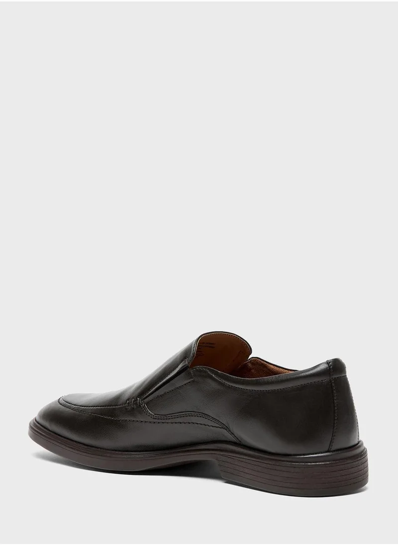 ال بي ال من شو اكسبرس Pointed Toe Slip Ons