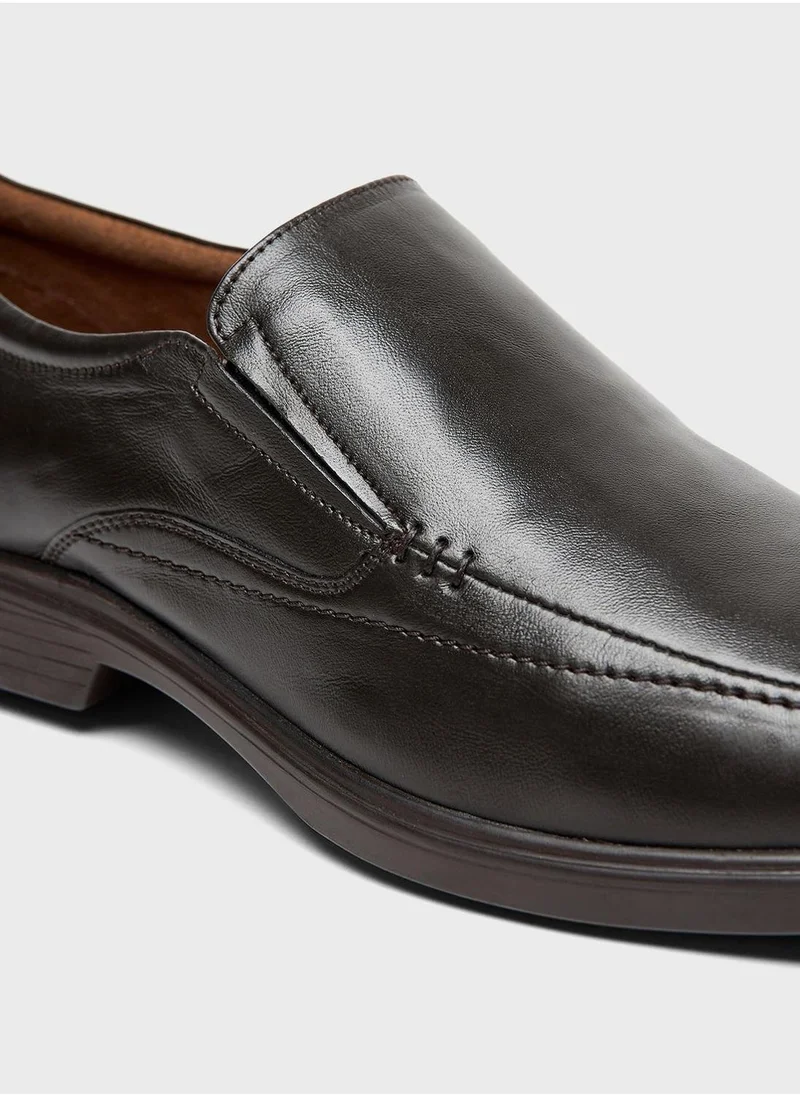 ال بي ال من شو اكسبرس Pointed Toe Slip Ons