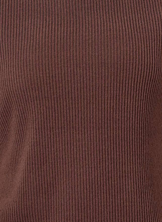 ستايلي طقم منسق من بلوزة وتنورة محبوكة مضلعة - Image 3