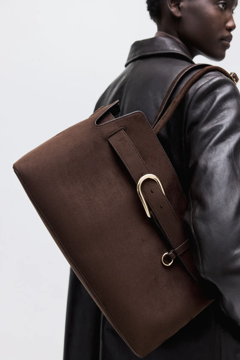 اتش اند ام حقيبة واسعة بتفاصيل شريط