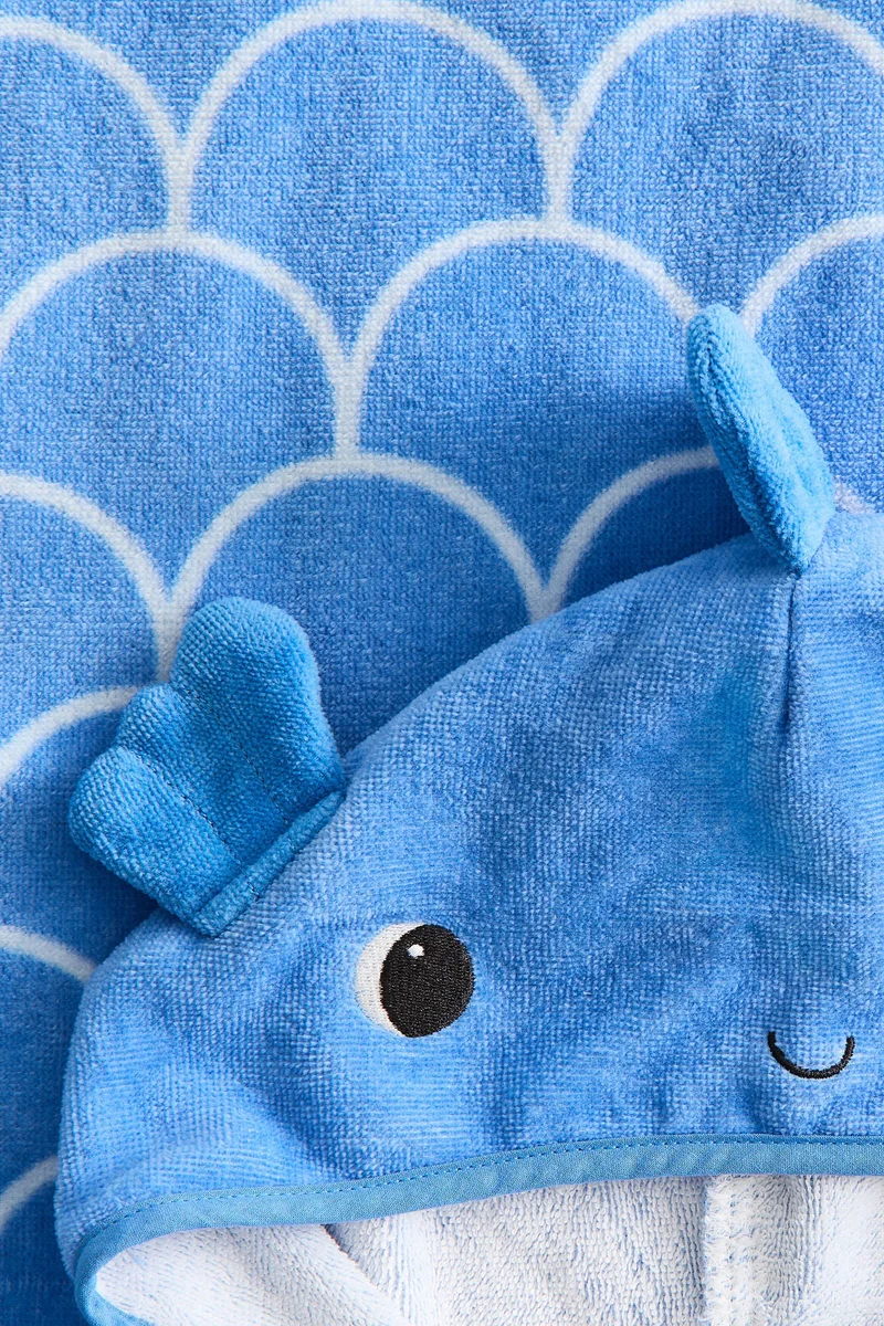 اتش اند ام منشفة بتصميم بونشو