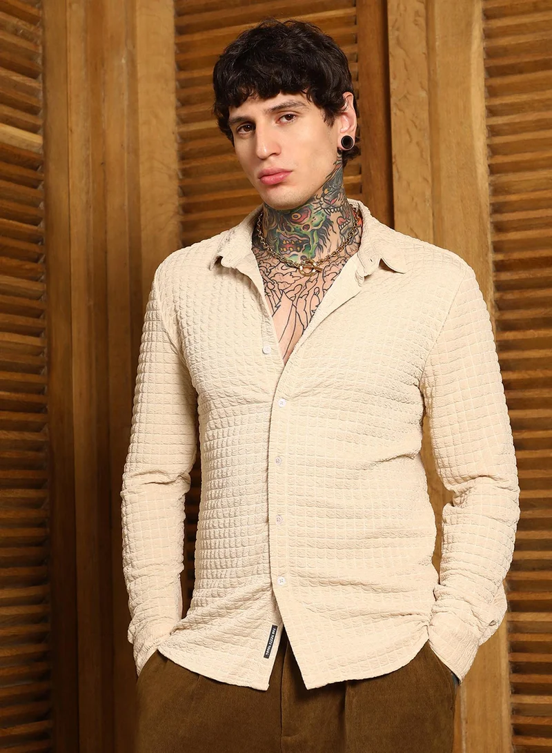 كامبوس سوترا Campus Sutra Men's Ecru Beige Cube-Textured Shirt For Casual Wear | Spread Collar | Long Cuffed Sleeves | Button Closure | Shirt Crafted With Comfort Fit For Everyday Wear