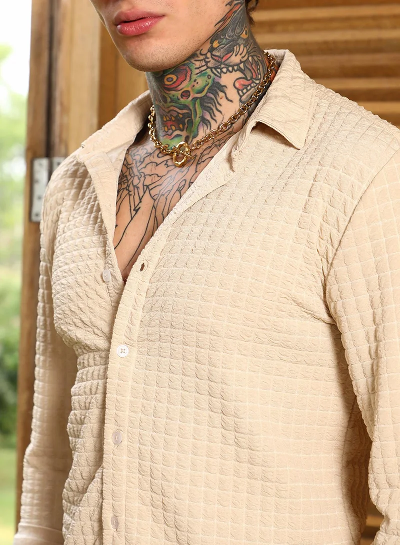 كامبوس سوترا Campus Sutra Men's Ecru Beige Cube-Textured Shirt For Casual Wear | Spread Collar | Long Cuffed Sleeves | Button Closure | Shirt Crafted With Comfort Fit For Everyday Wear