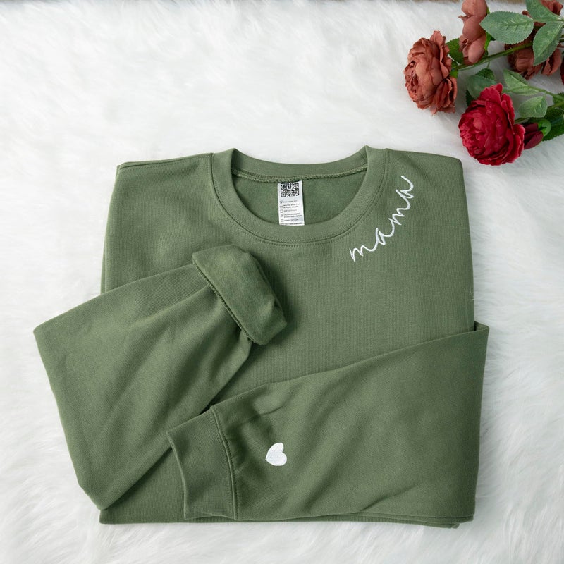 IZI POD - Mama Mom Mommy Embroidered Crewneck Sweatshirt Heart On Sleeve for Women - Gifts For New Mom Mama Birthday Christmas Mothers Day Valentine Embroidery Pullover Sweater Shirt Military Green - Image 2