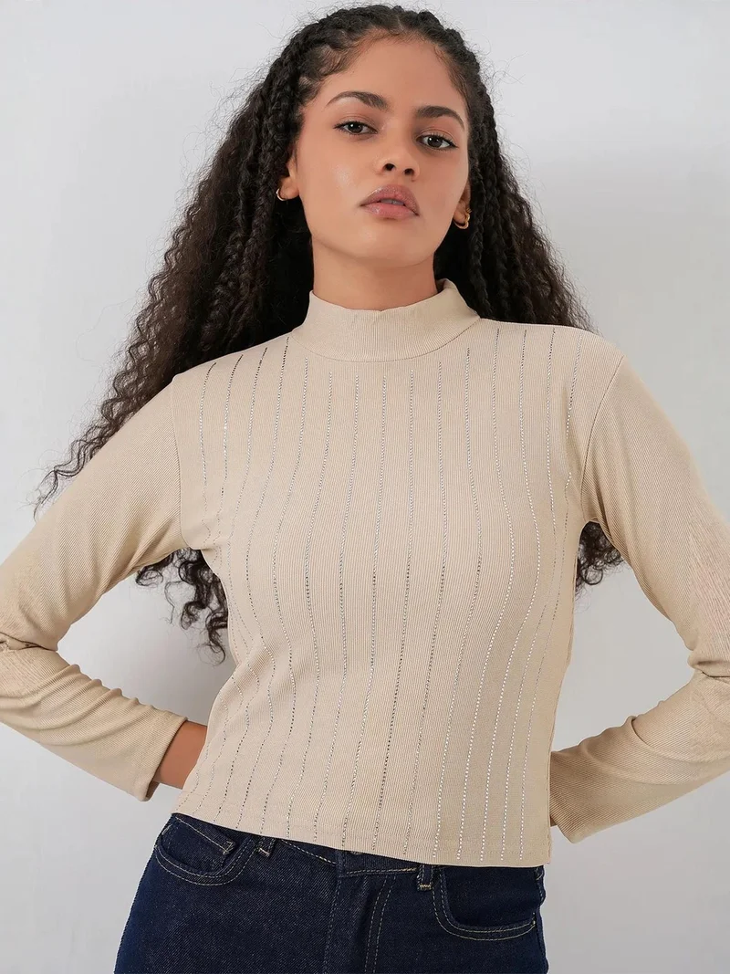 بيغ دارت بلوزة بأكمام طويلة وياقة نصف عالية مخططة بتفاصيل حجرية من