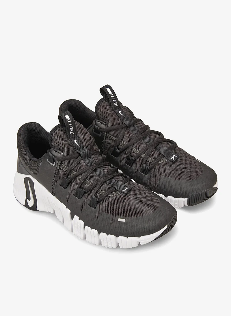 نايكي حذاء التمرين فري ميتكون 5 للنساء