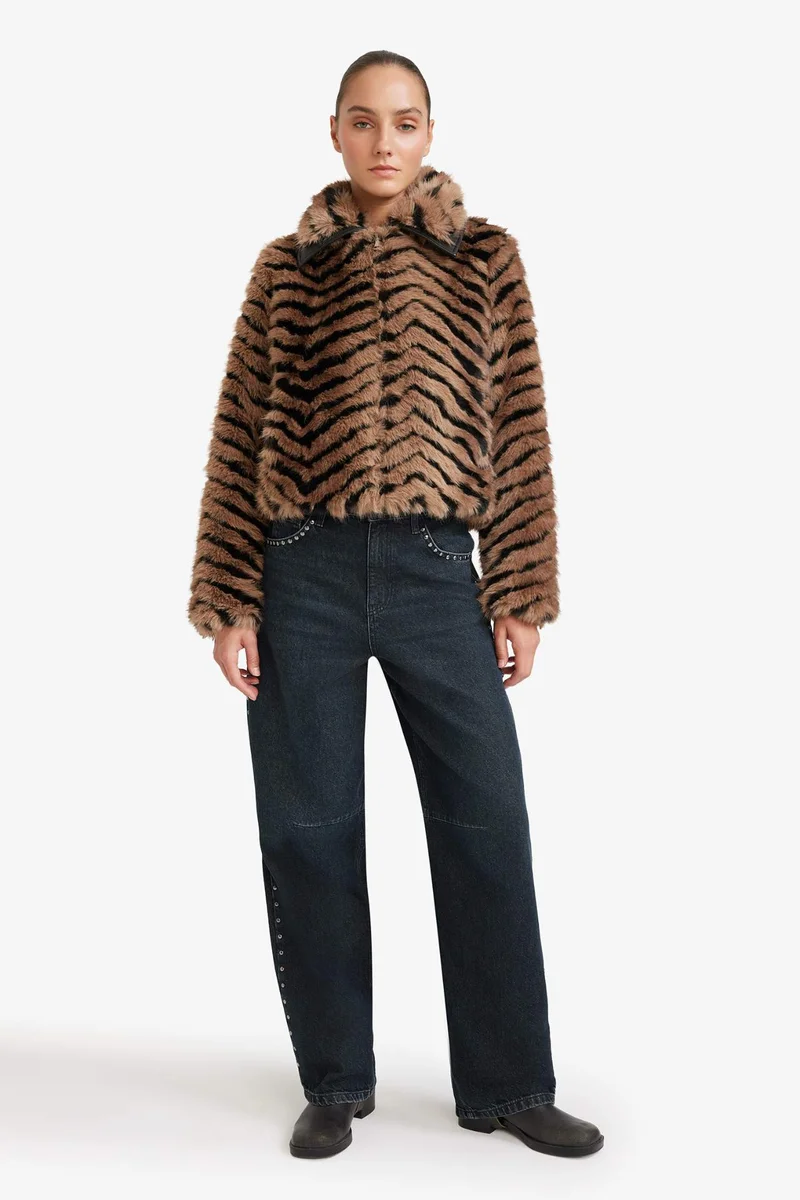 ديفاكتو Regular Fit Zippered Short Faux Fur Jacket